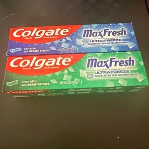 Colgate MaxFresh Toothpaste Set - Red and Green